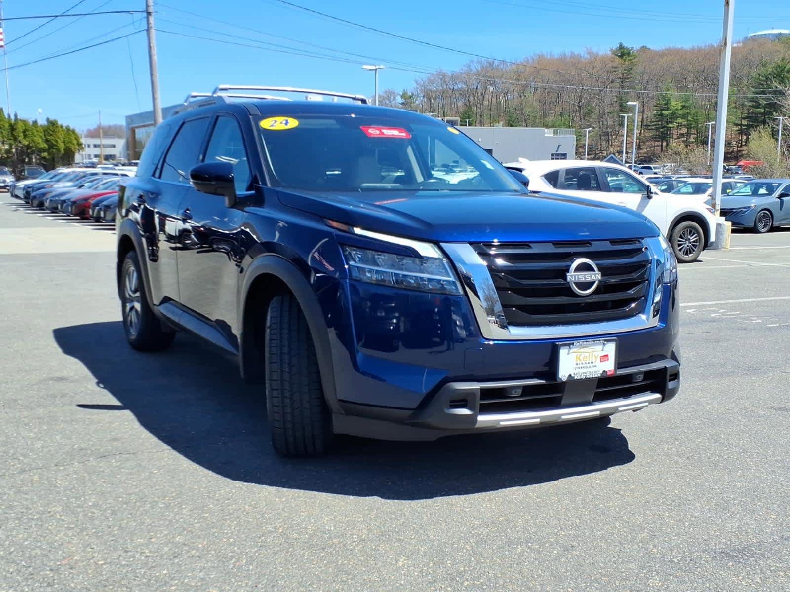 Certified 2024 Nissan Pathfinder SL AWD/4WD image 3
