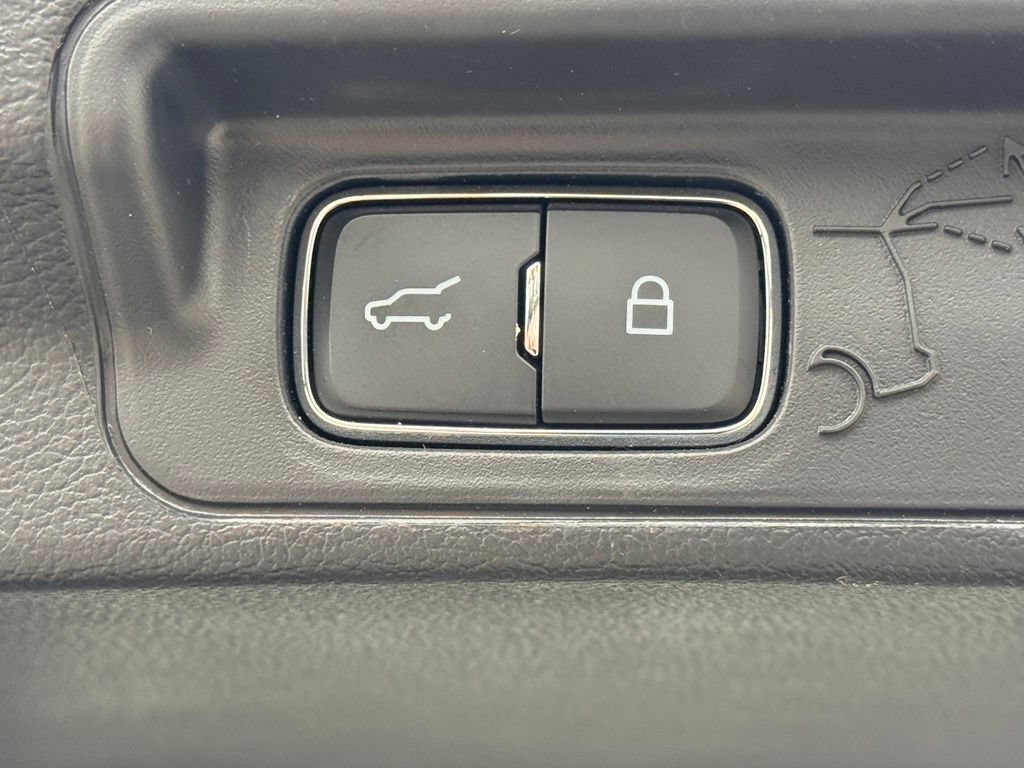Used 2026 Ford Explorer Platinum RWD image 14