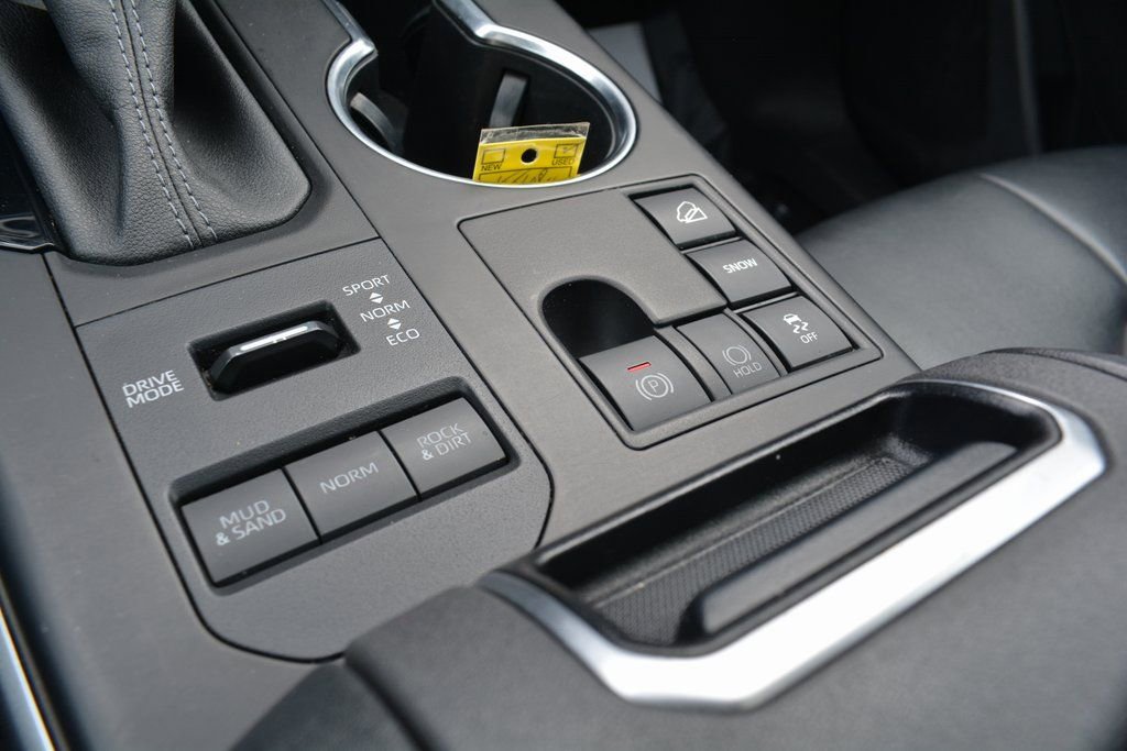 Used 2023 Toyota Highlander XLE image 18