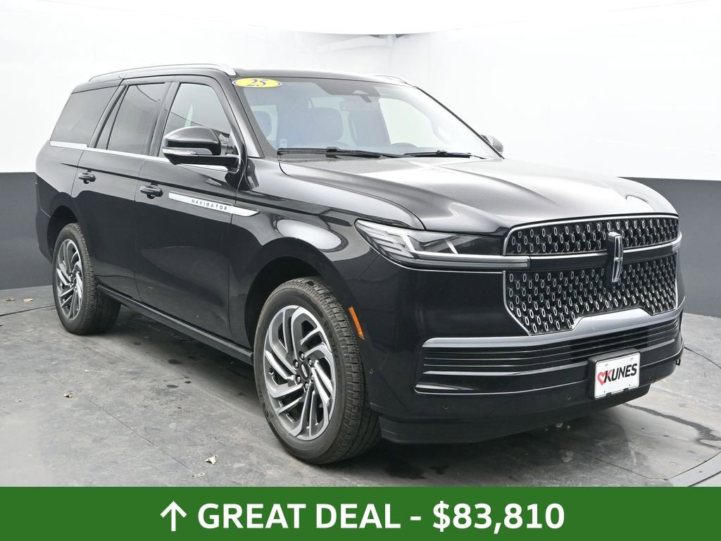Used 2025 Lincoln Navigator Reserve AWD/4WD image 4