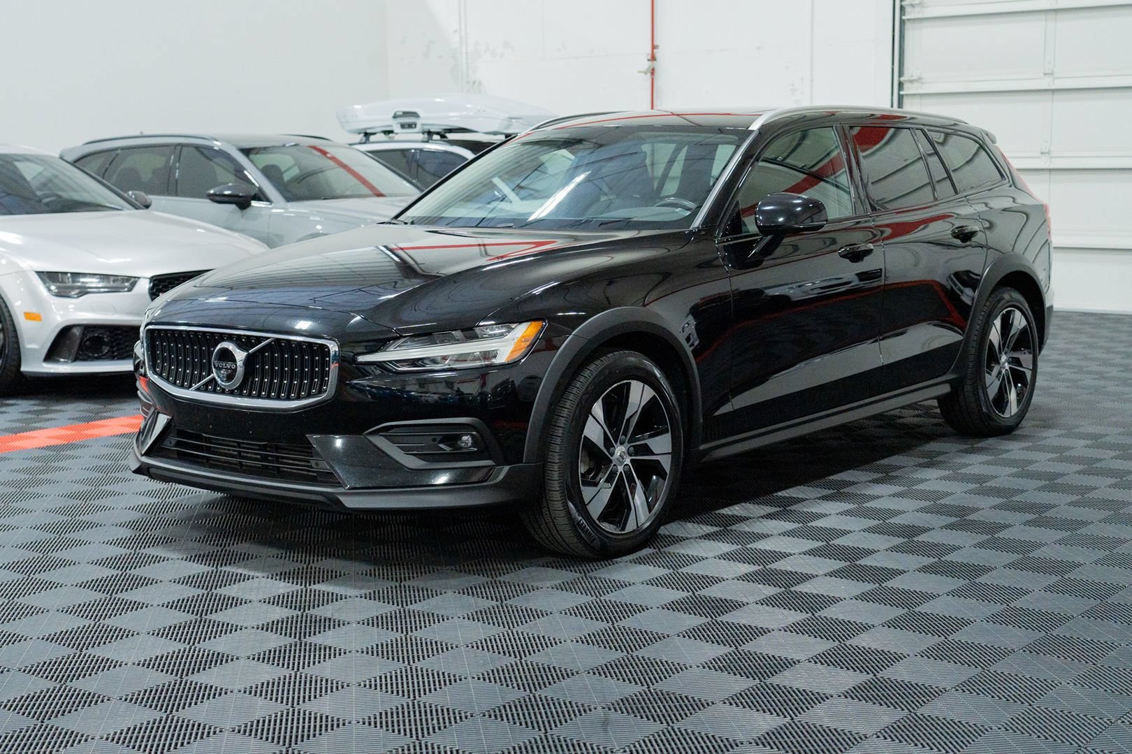 Used 2020 Volvo V60 T5 Cross Country AWD/4WD image 3