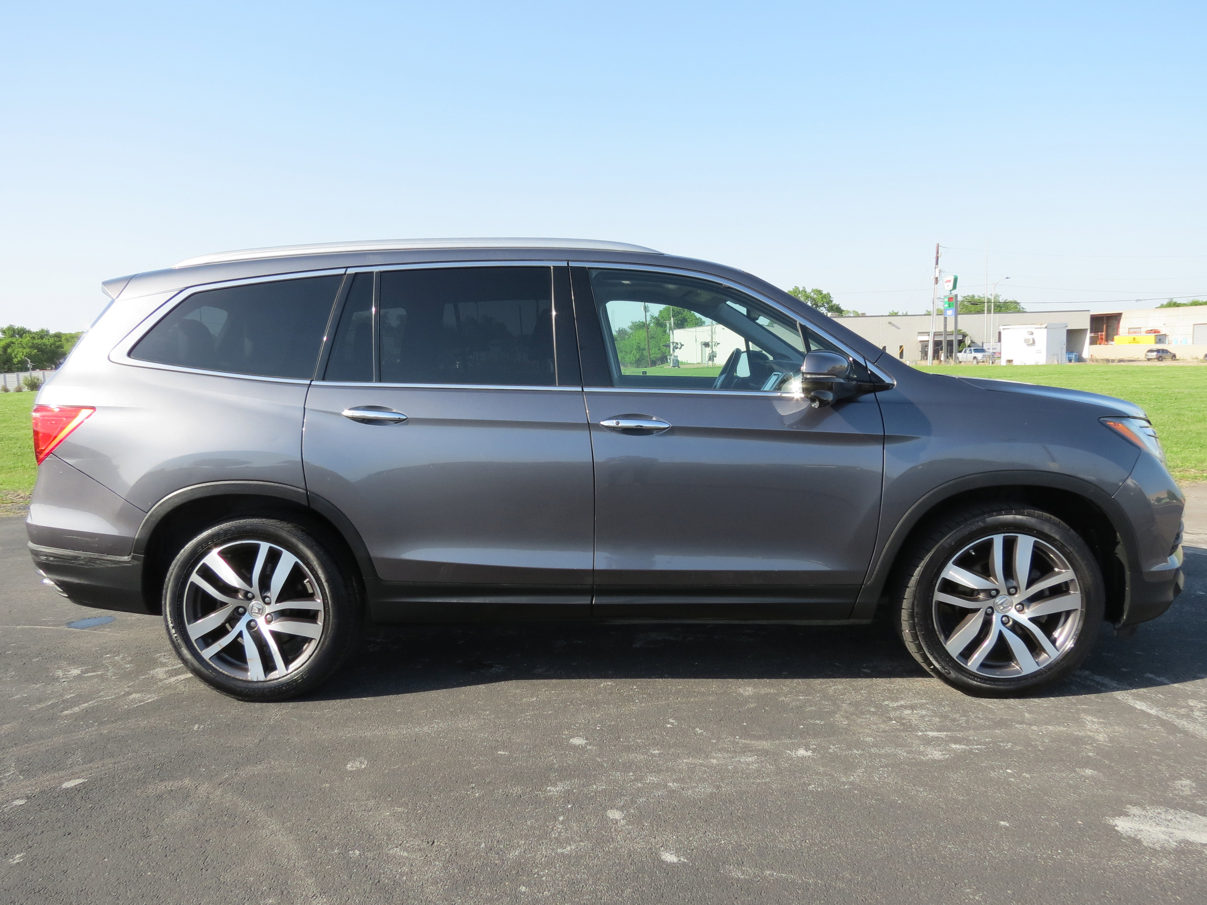 Used 2016 Honda Pilot Touring image 4