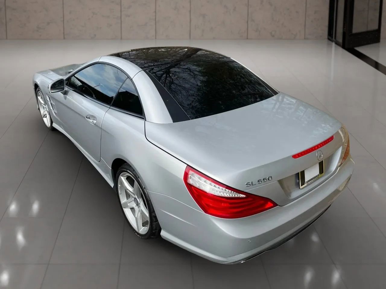 Used 2016 Mercedes-Benz SL 550 w/ Driver Assistance Package image 7