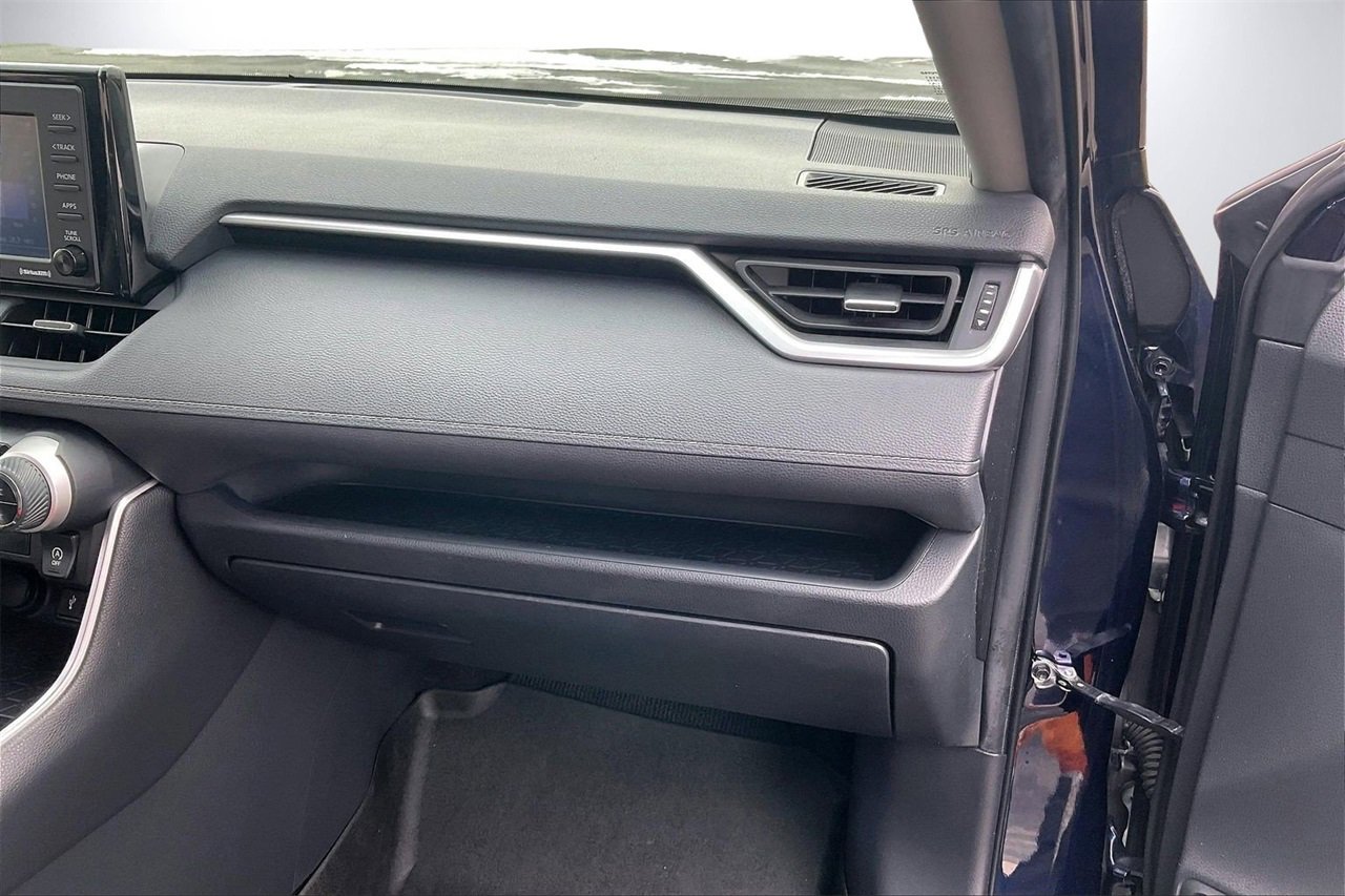 Used 2020 Toyota RAV4 XLE Premium image 21