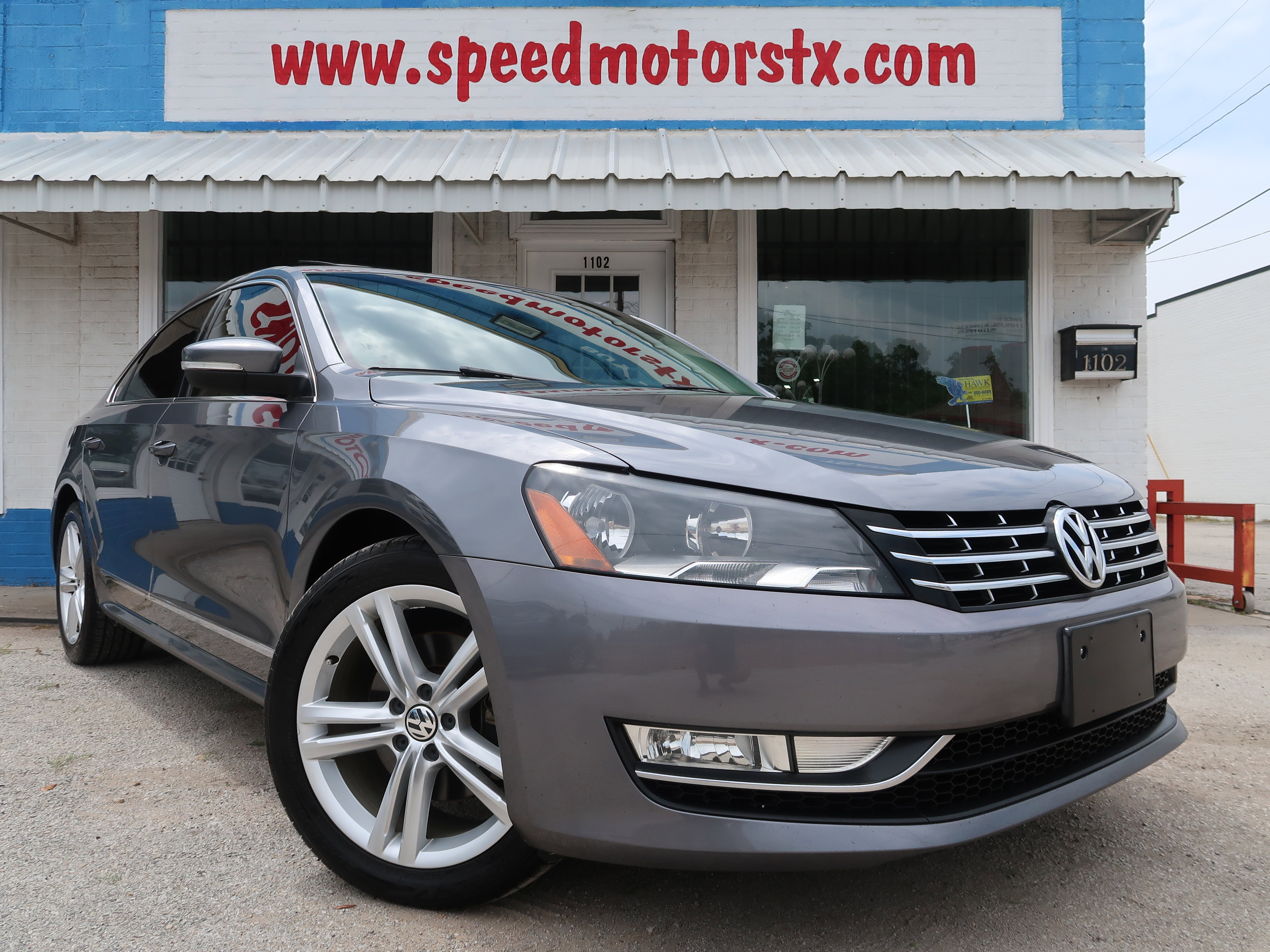 Used 2014 Volkswagen Passat TDI SEL Premium FWD image 2