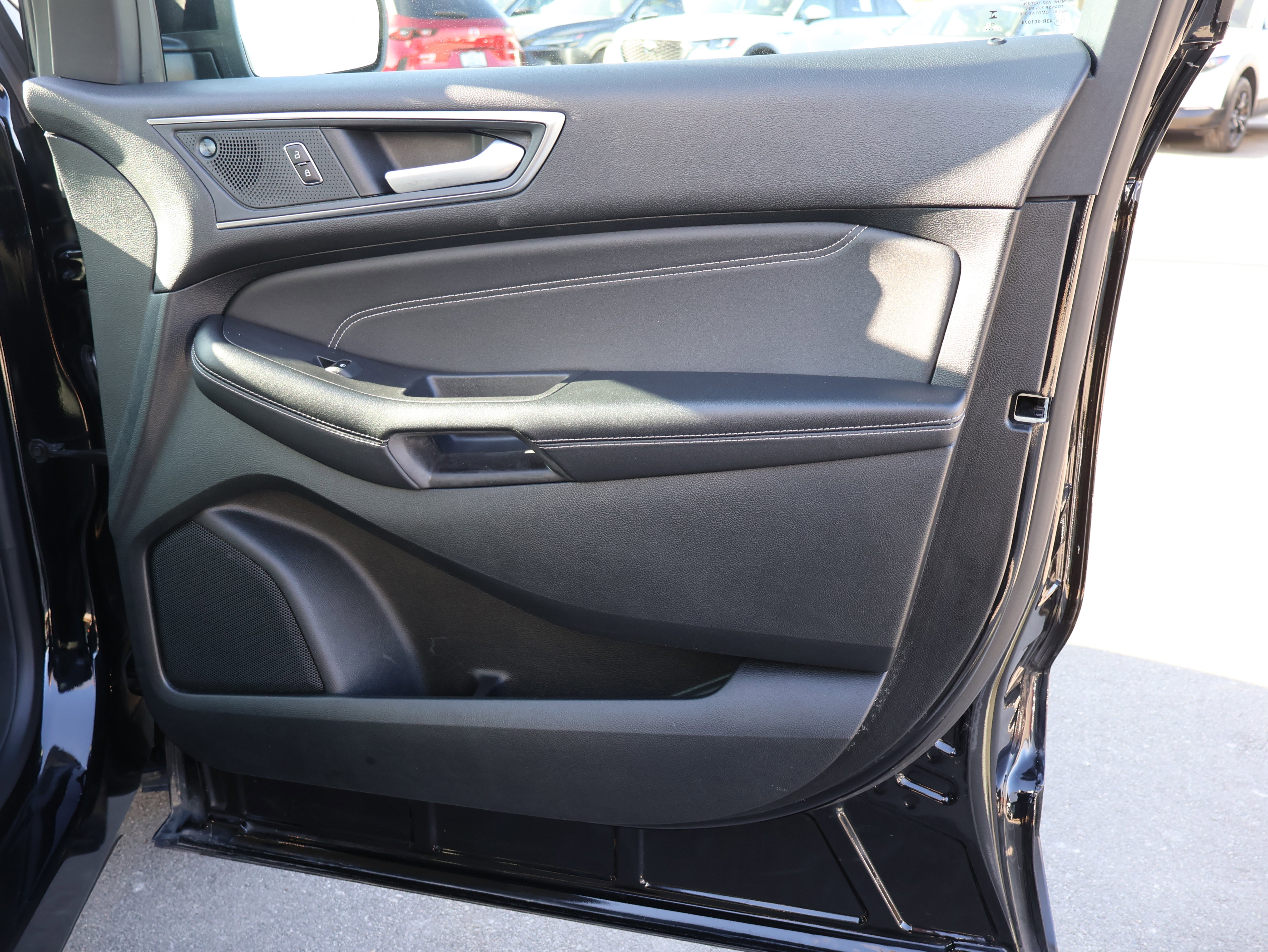 Used 2024 Ford Edge Titanium image 9