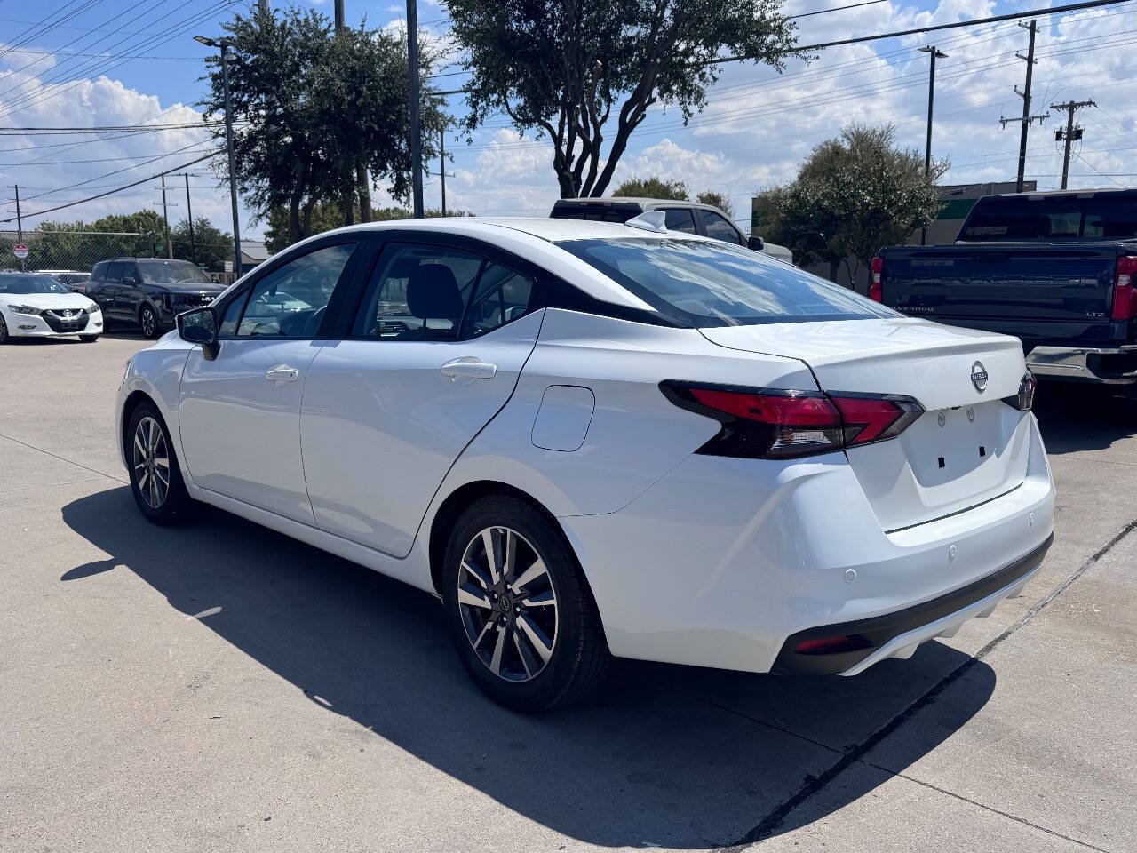 Used 2023 Nissan Versa SV FWD image 8