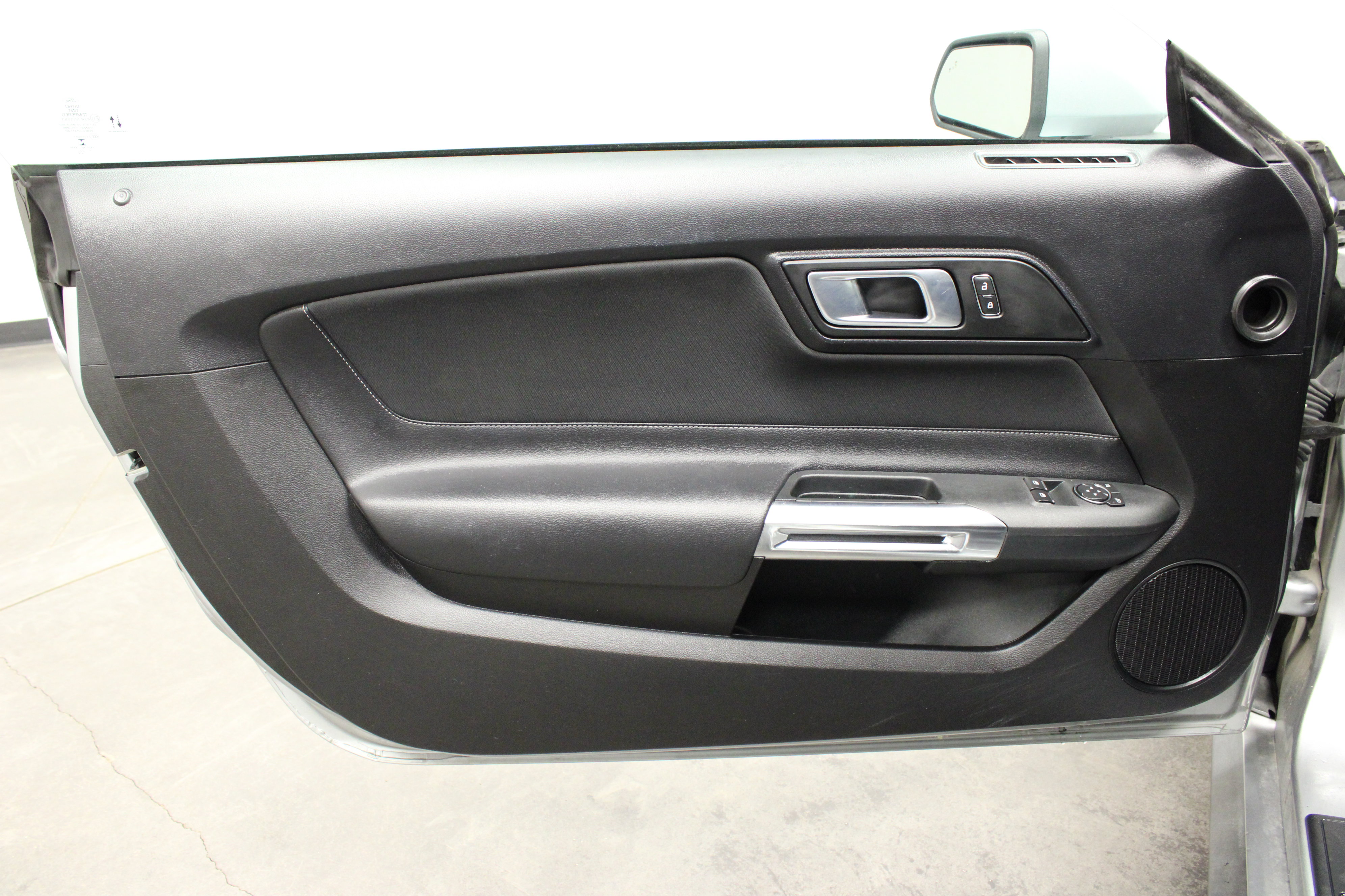 Used 2022 Ford Mustang Coupe RWD image 16