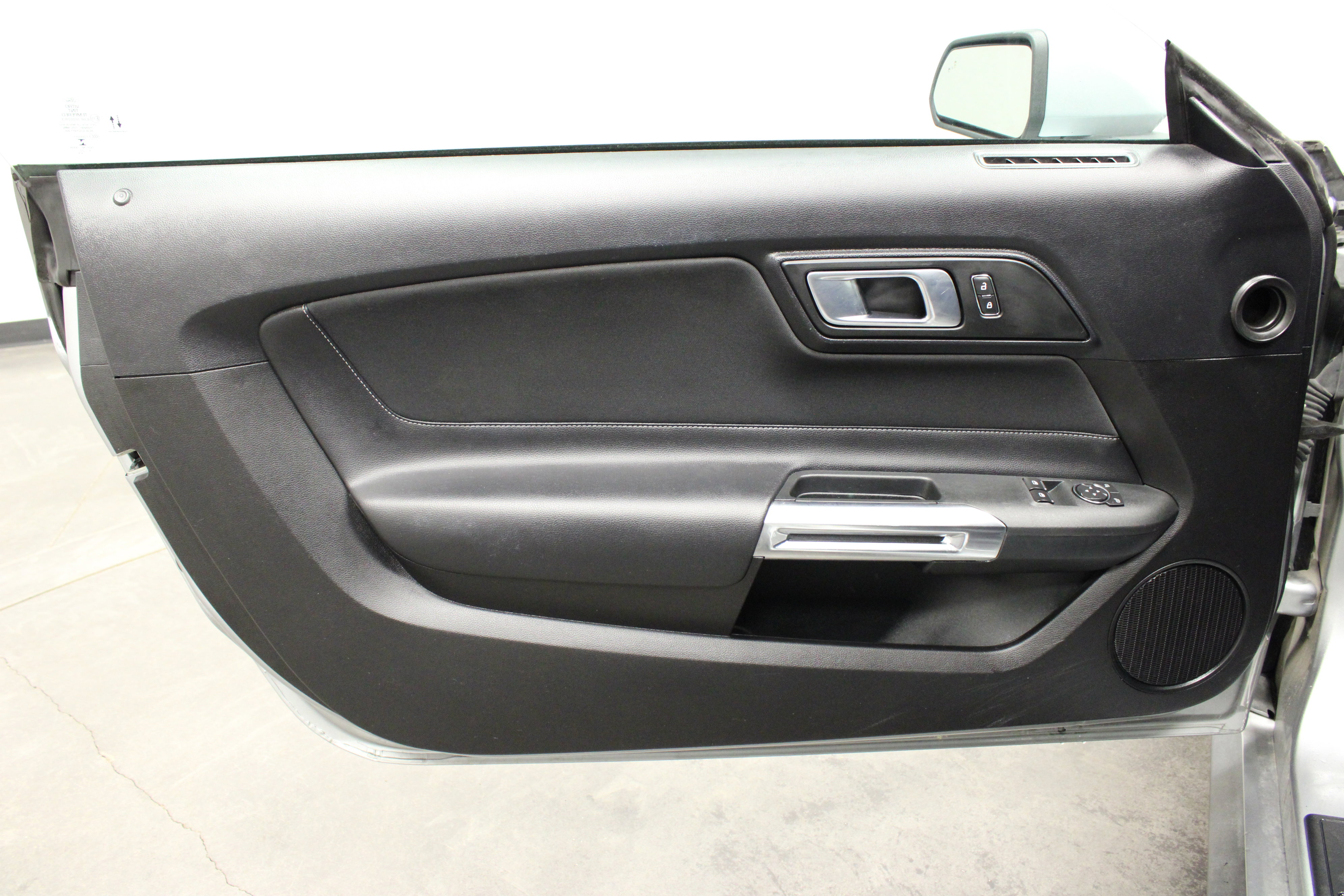 Used 2022 Ford Mustang Coupe RWD image 16