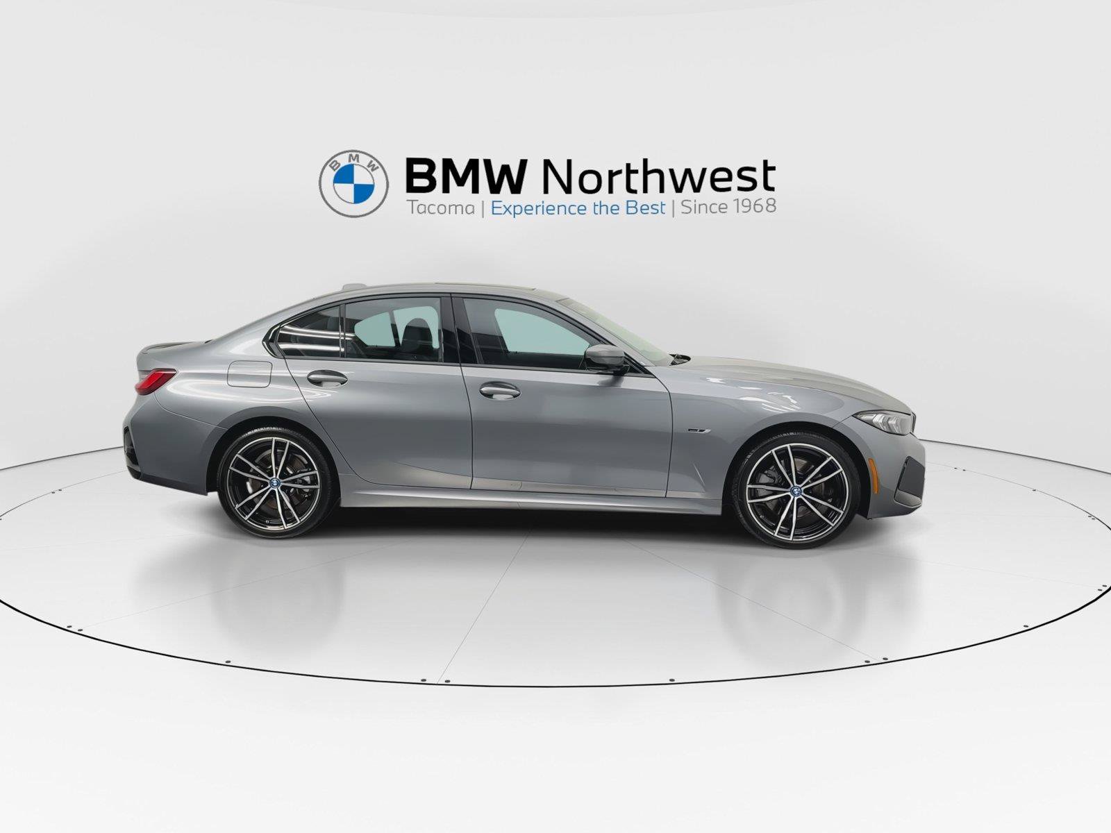Used 2023 BMW 330e xDrive w/ M Sport Package AWD/4WD image 5