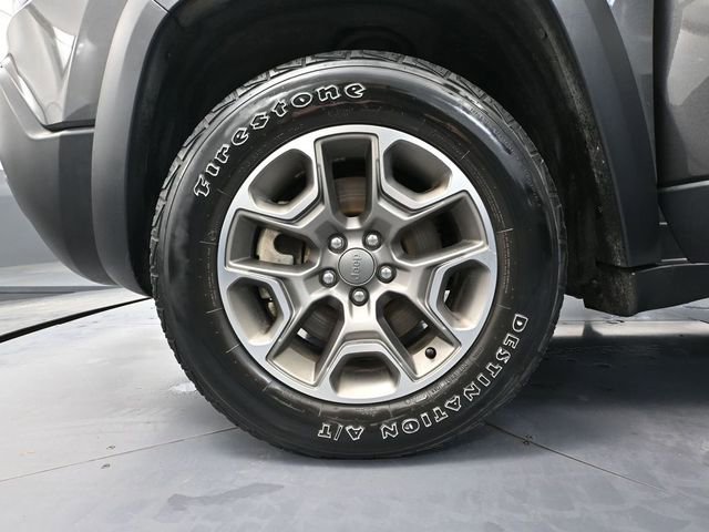 Used 2022 Jeep Cherokee Trailhawk image 16