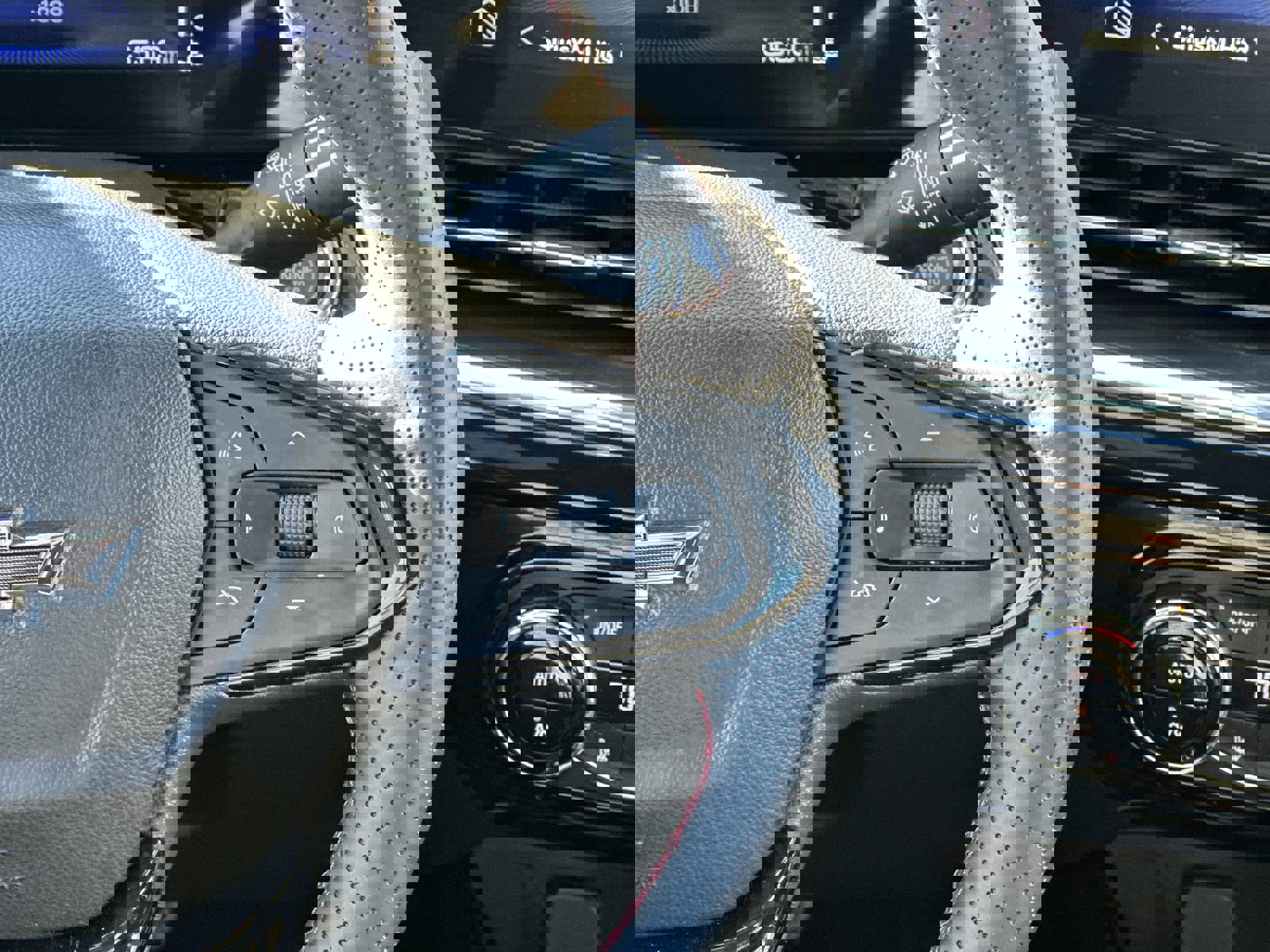 Certified 2025 Chevrolet Trax RS image 21