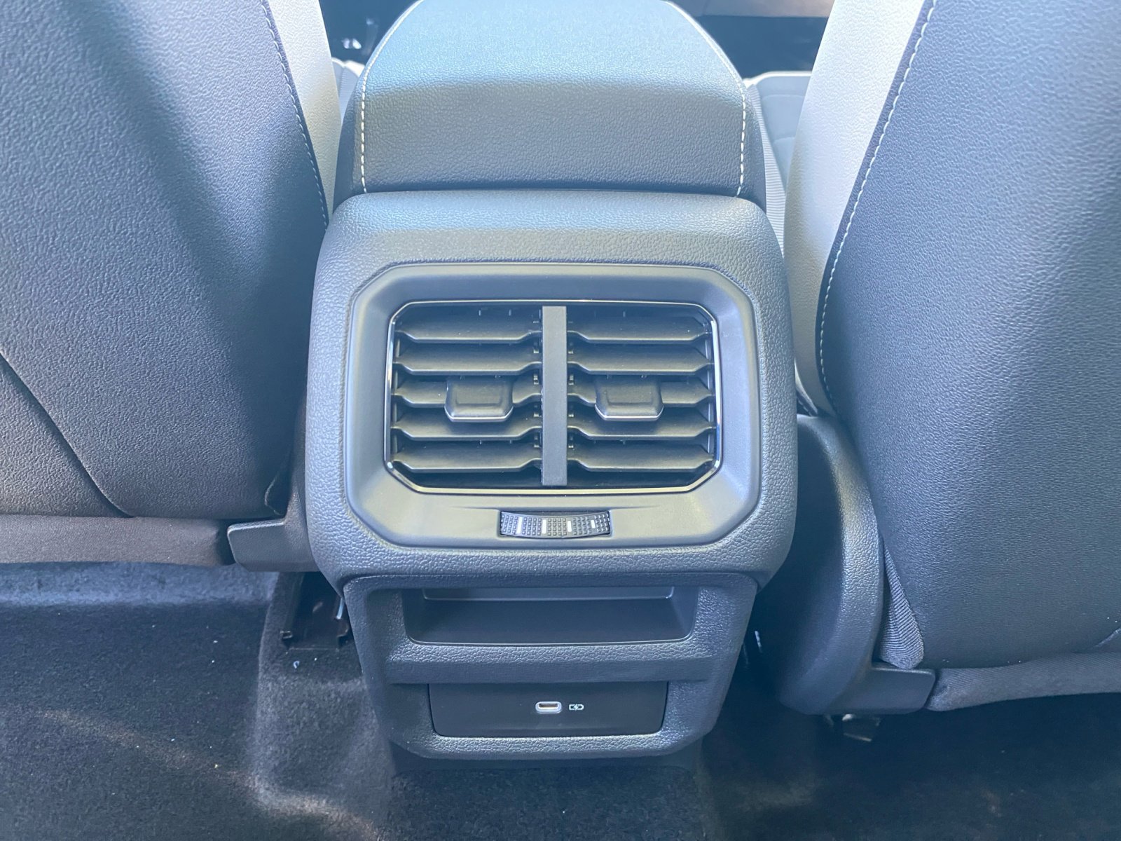 New 2025 Volkswagen Taos SE image 30