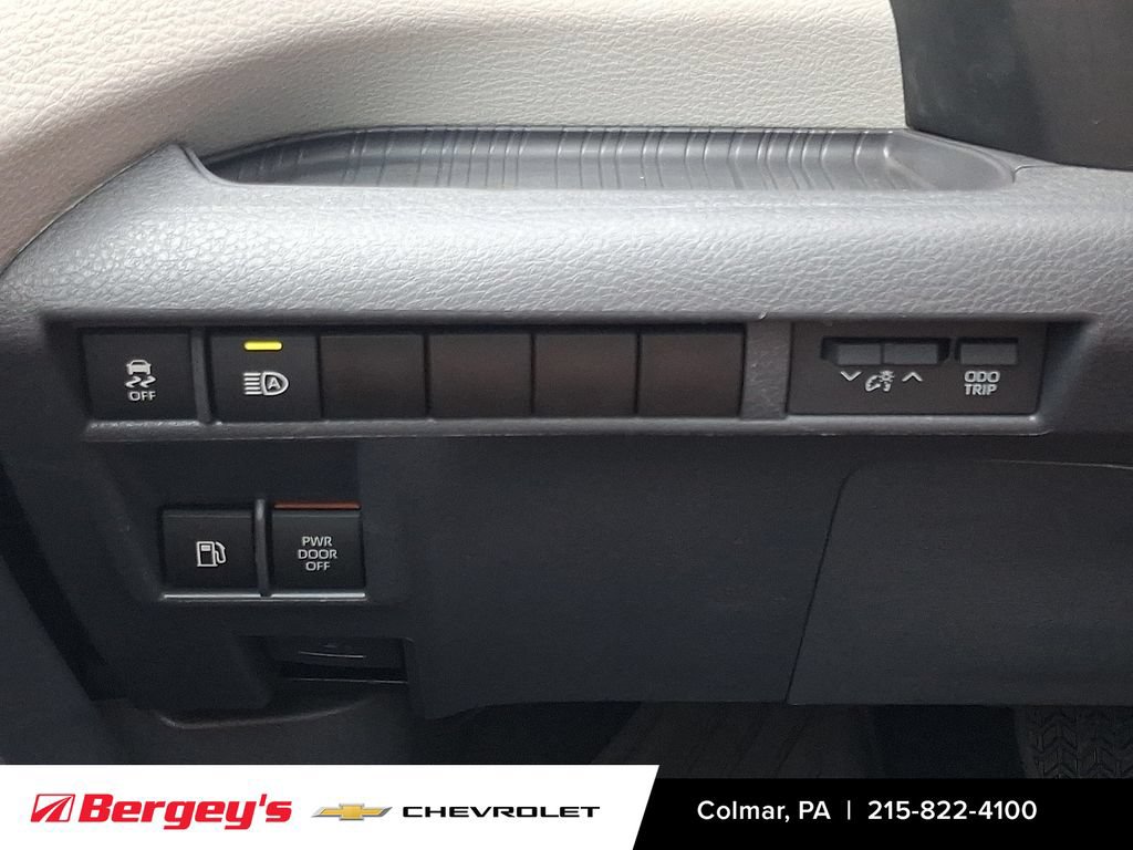 Used 2023 Toyota Sienna XLE AWD/4WD image 27