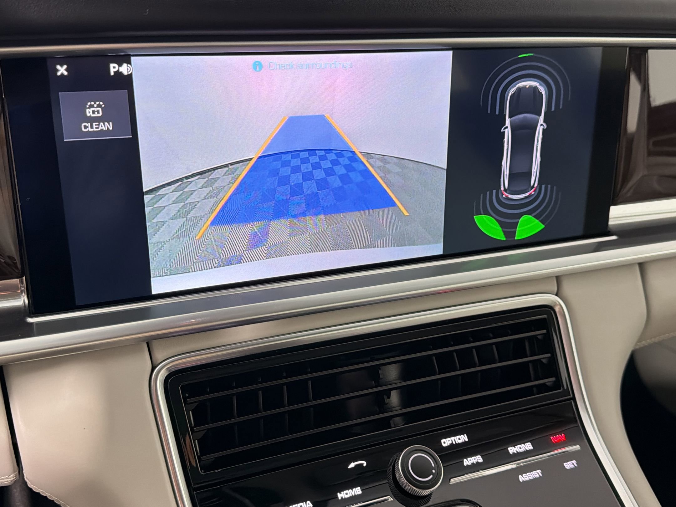 Certified 2018 Porsche Panamera image 25