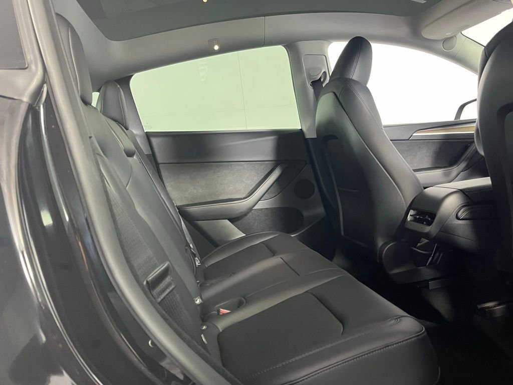 Used 2025 Tesla Model Y Long Range image 28