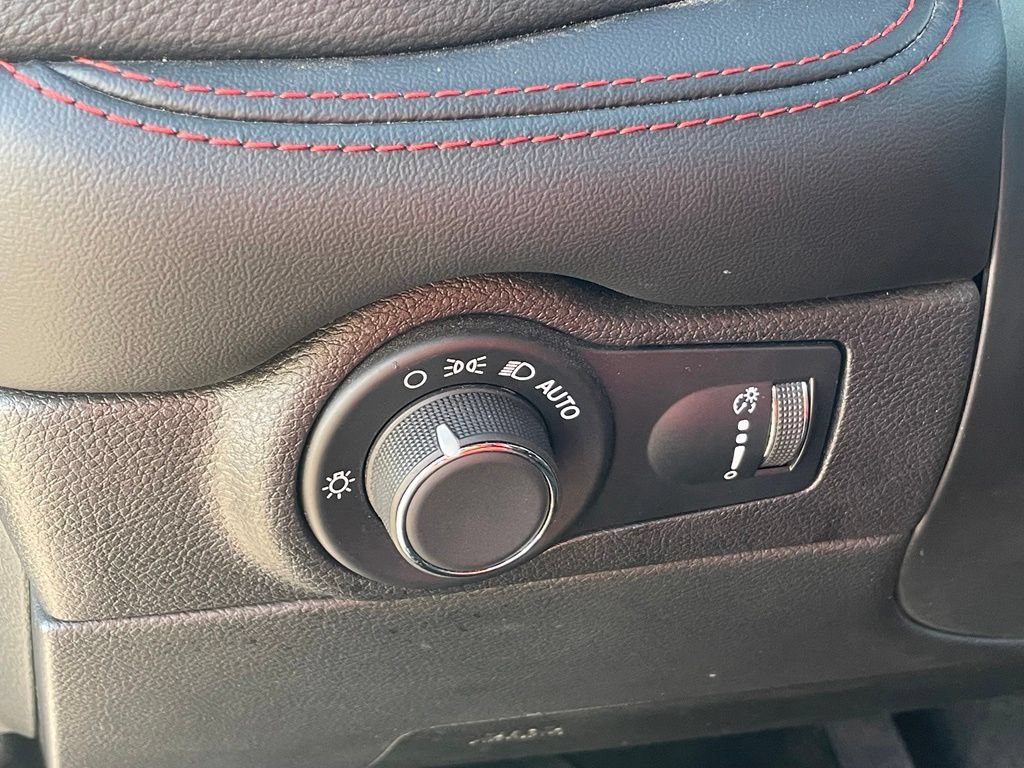 Used 2025 Dodge Durango GT AWD/4WD image 12