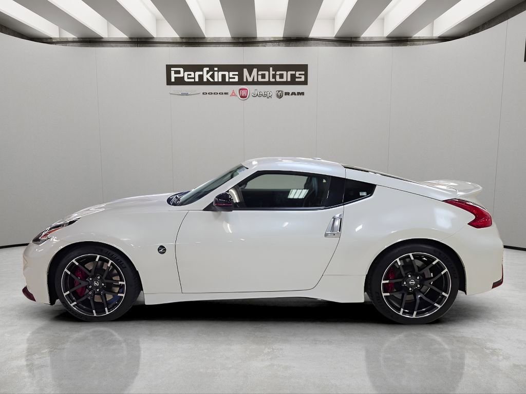 Used 2016 Nissan 370Z NISMO RWD image 3