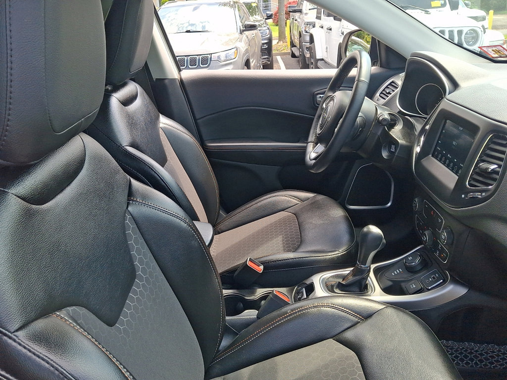 Used 2020 Jeep Compass Latitude w/ Cold Weather Group AWD/4WD image 11