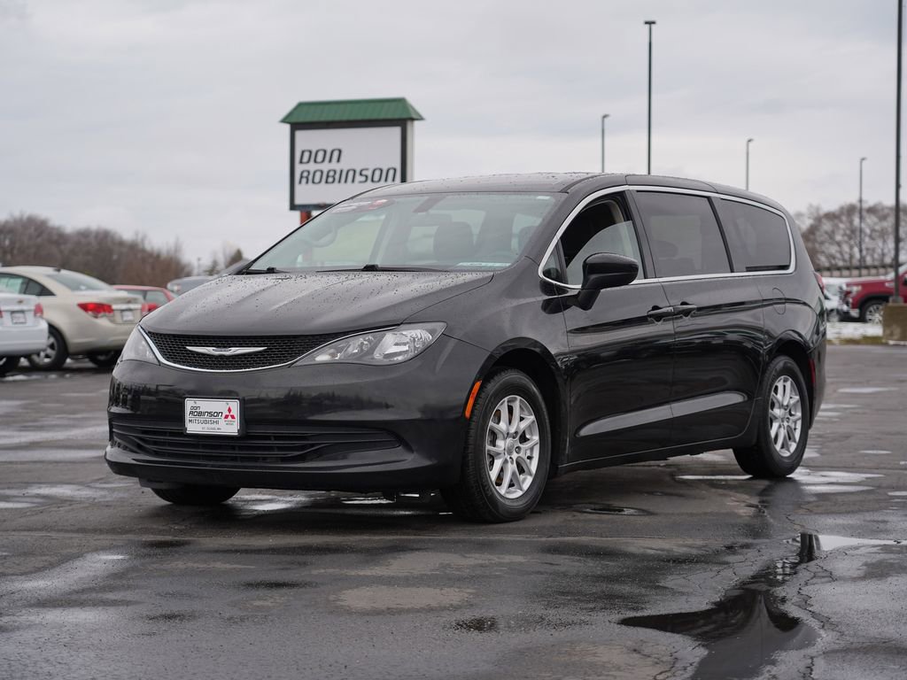 Used 2020 Chrysler Voyager LX FWD image 7