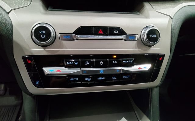 Used 2022 Ford Explorer Timberline w/ Timberline Technology Package AWD/4WD image 36