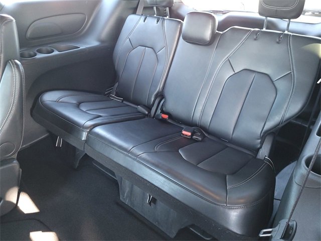 Certified 2025 Chrysler Pacifica Select image 18