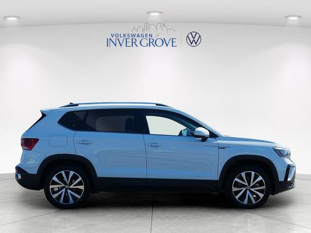 Certified 2023 Volkswagen Taos SE w/ Panoramic Sunroof Package image 8