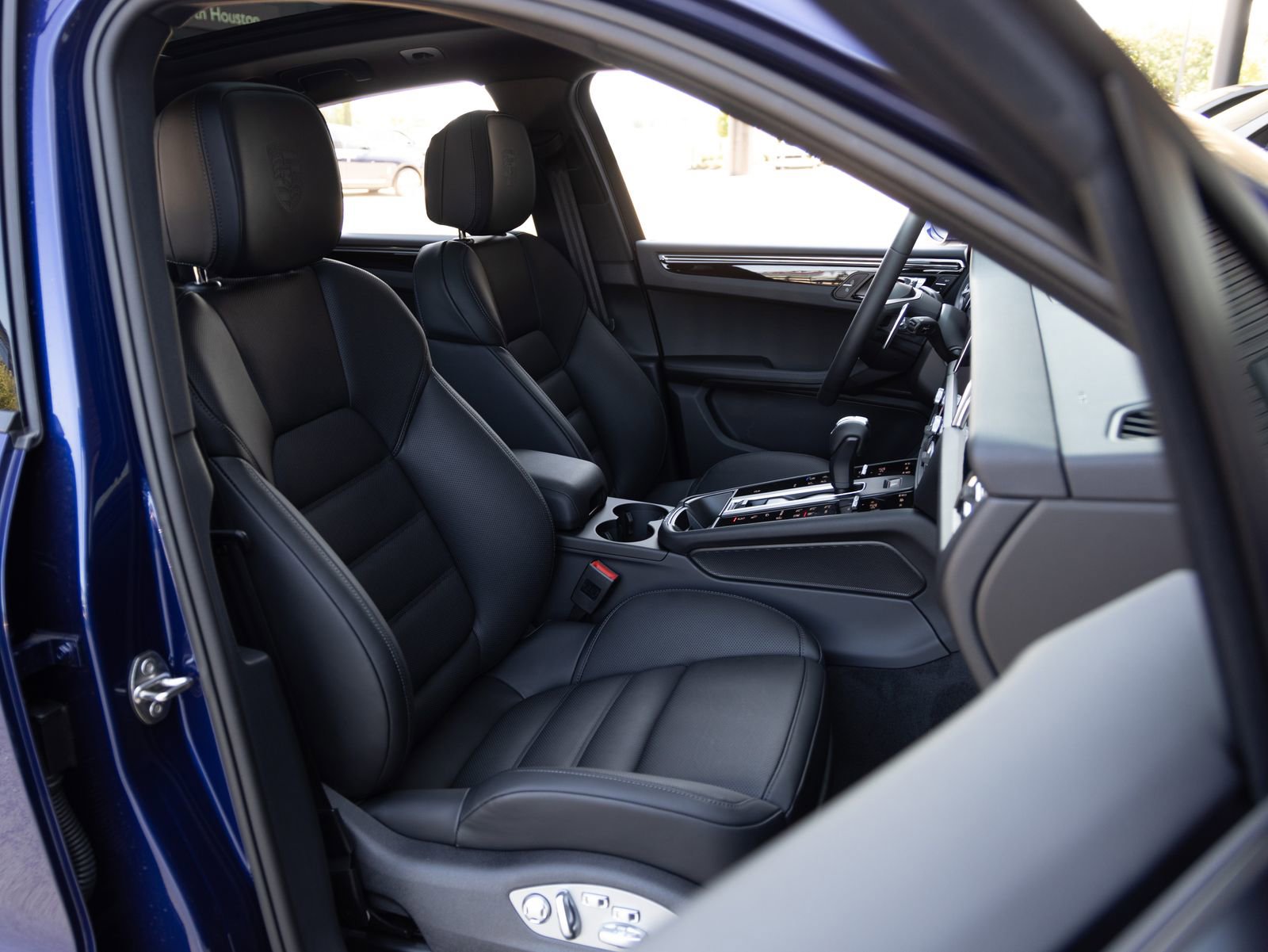 Certified 2025 Porsche Macan image 43