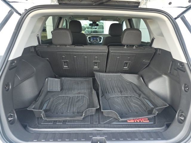 Used 2024 GMC Terrain SLE w/ Elevation Edition image 14