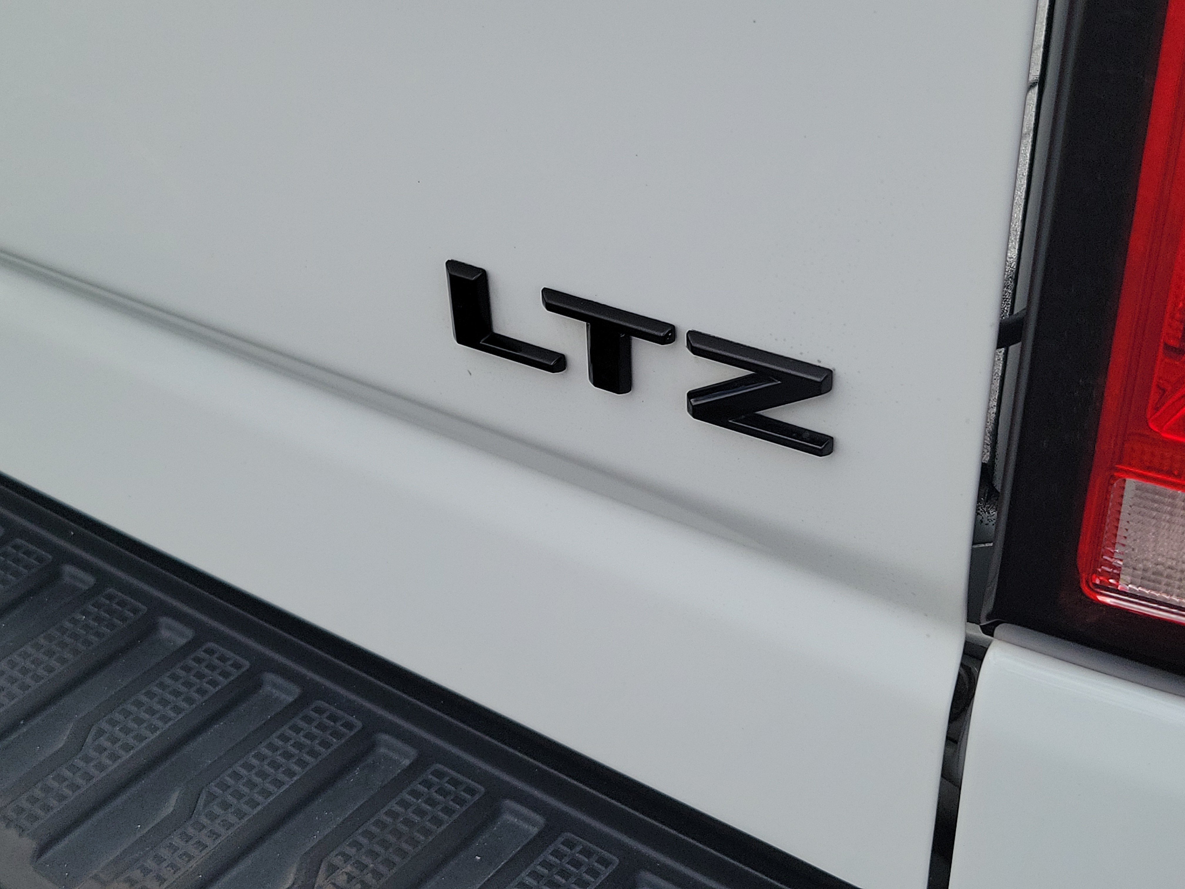 Used 2025 Chevrolet Silverado 3500 LTZ w/ Trail Boss Package AWD/4WD image 6