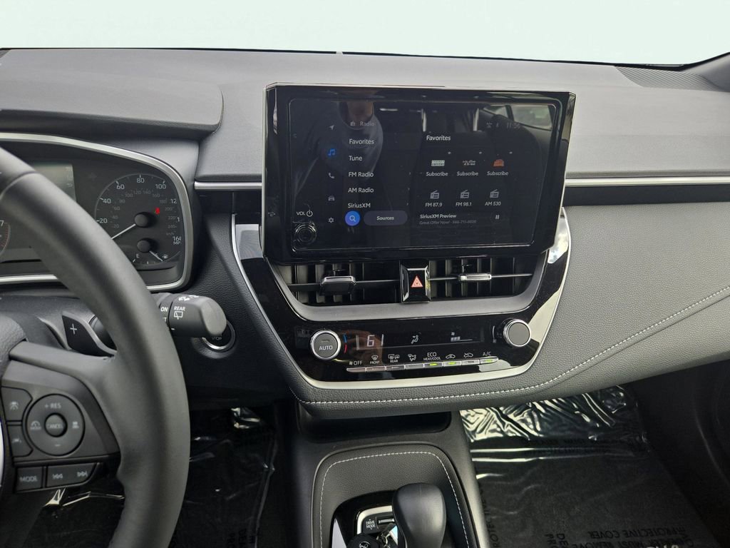 Used 2025 Toyota Corolla SE image 24