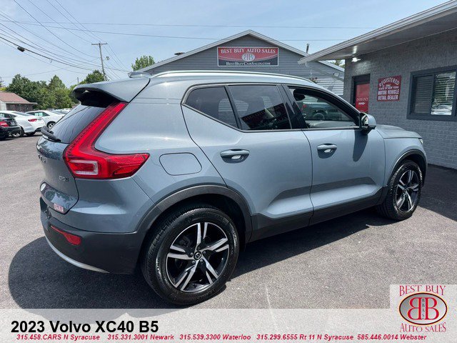 Used 2023 Volvo XC40 B5 Core AWD/4WD image 3