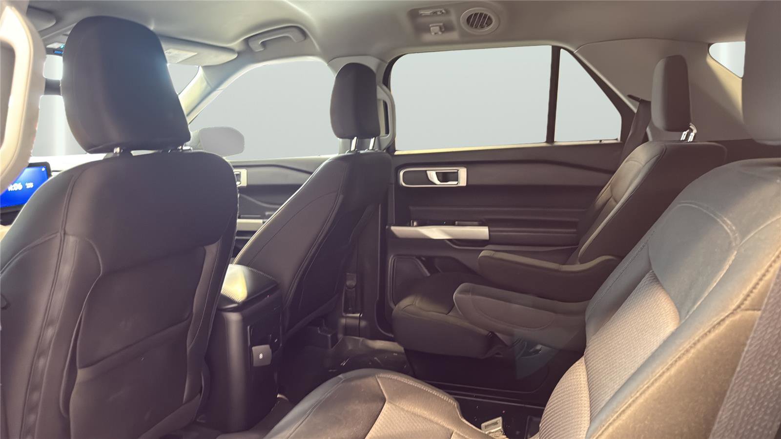 Used 2023 Ford Explorer XLT RWD image 17