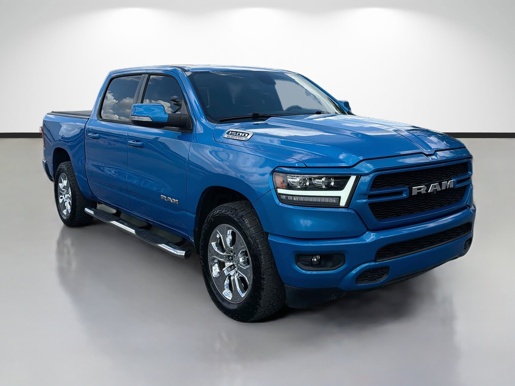 Used 2021 RAM 1500 4x4 Crew Cab image 1