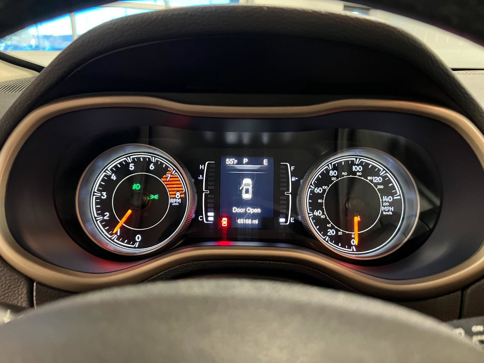 Used 2018 Jeep Cherokee Latitude w/ Cold Weather Group image 12