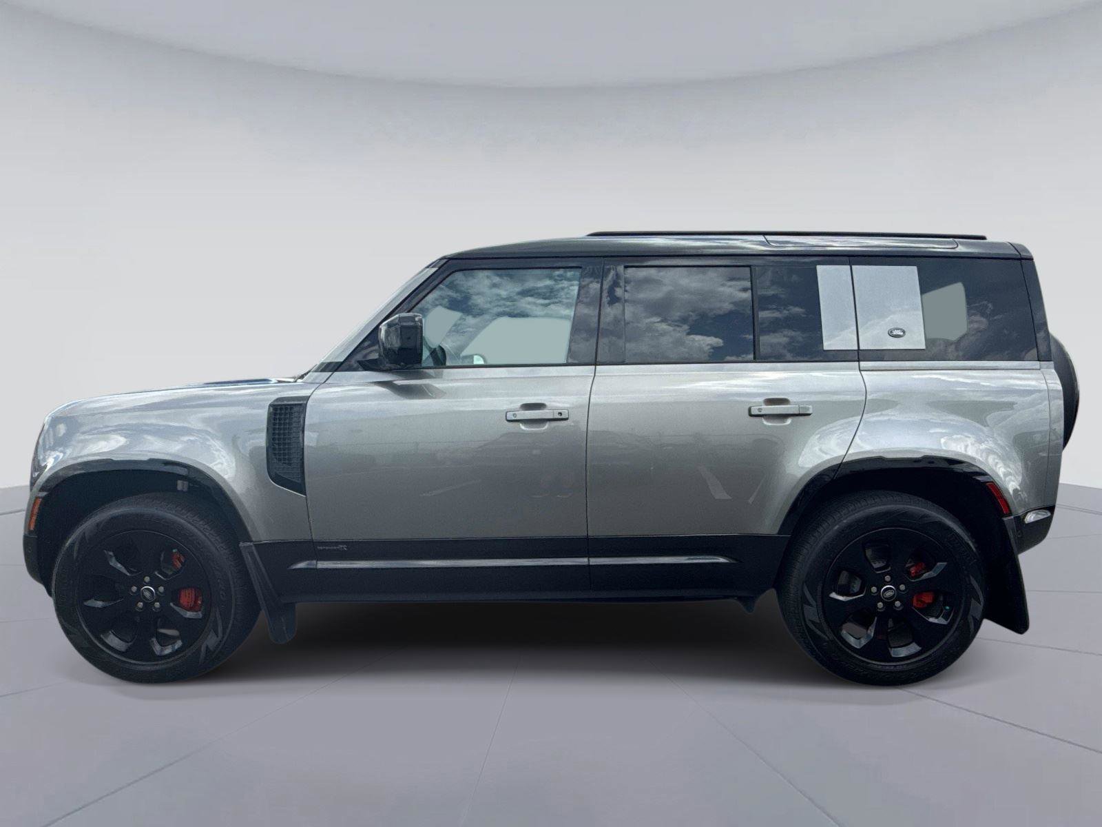 Used 2024 Land Rover Defender 110 X AWD/4WD image 7
