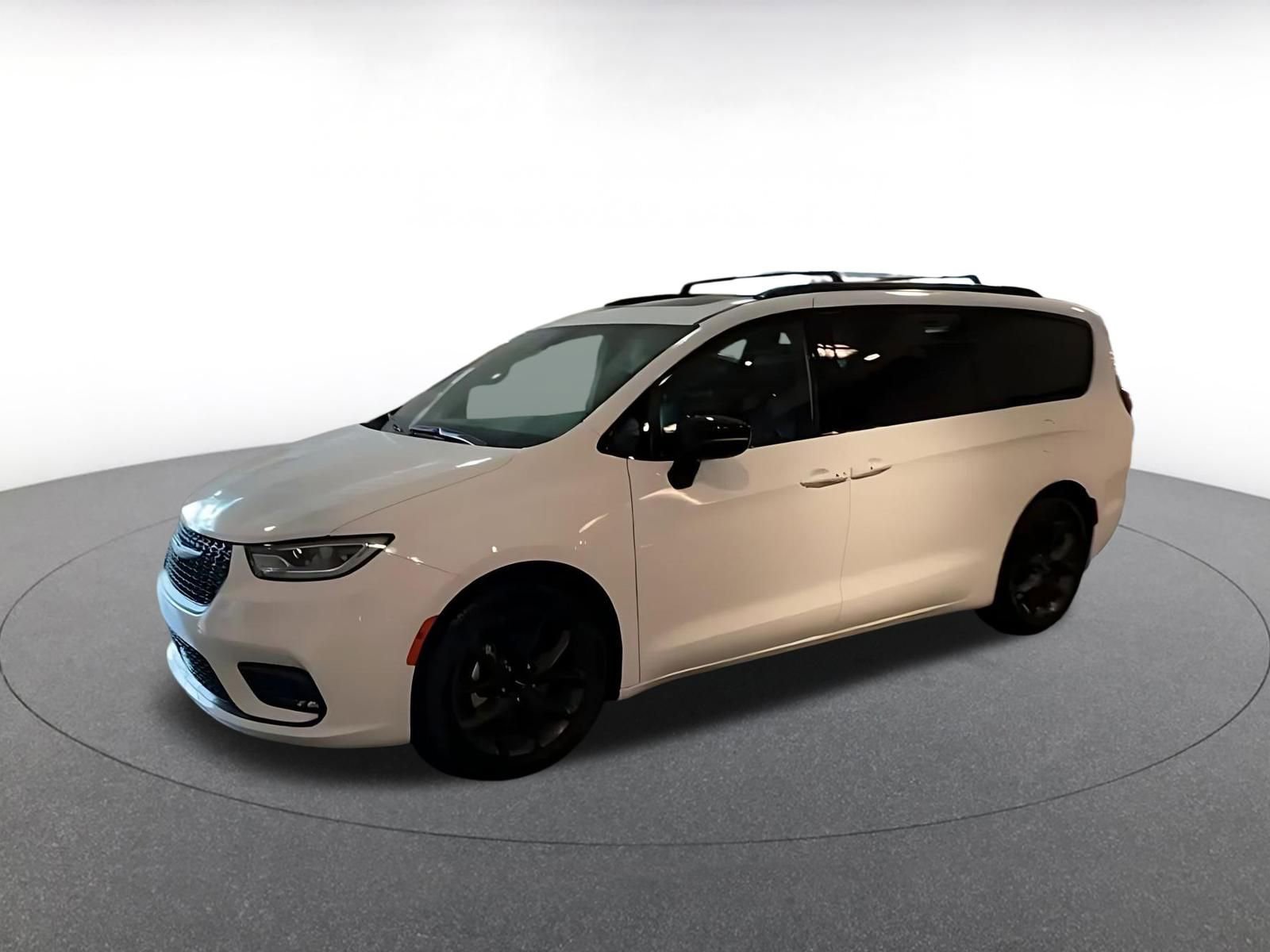 Used 2025 Chrysler Pacifica Limited FWD image 8