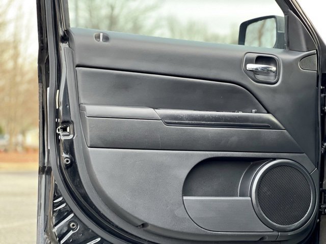 Used 2014 Jeep Patriot Latitude w/ Sun/Sound Group image 10