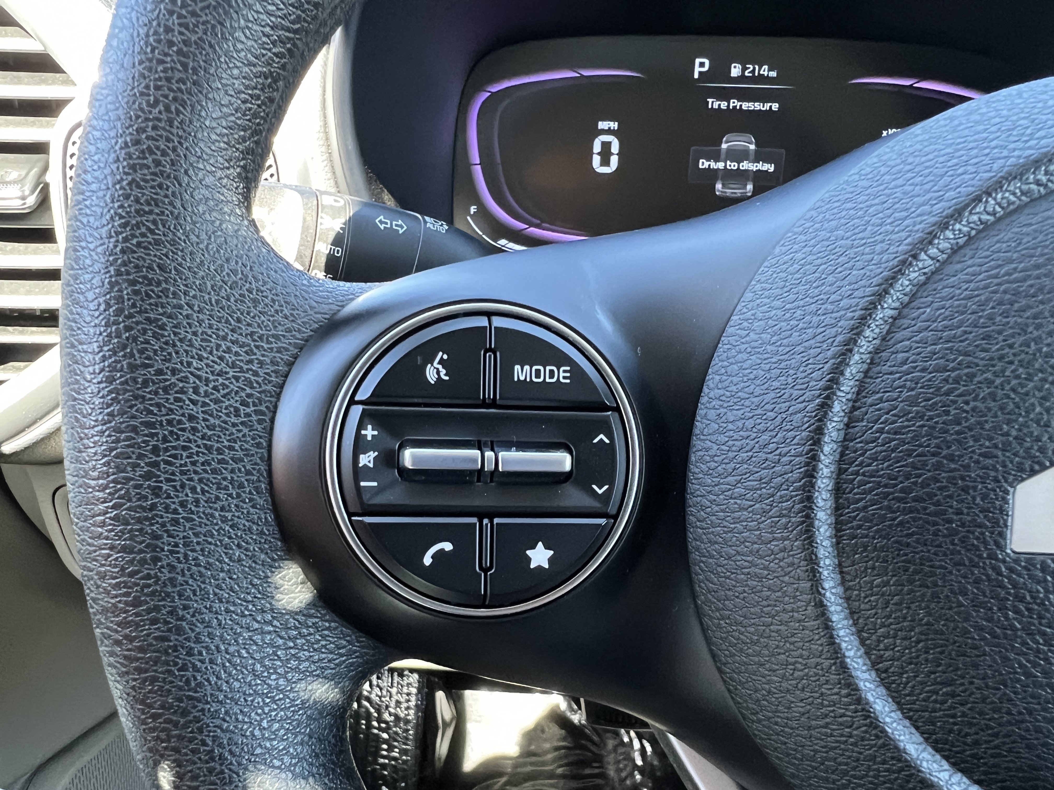 Used 2025 Kia Soul LX w/ LX Technology Package FWD image 25