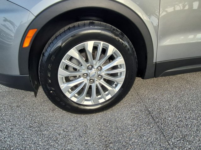 Used 2024 Cadillac XT4 Luxury w/ Cold Weather Package FWD image 23