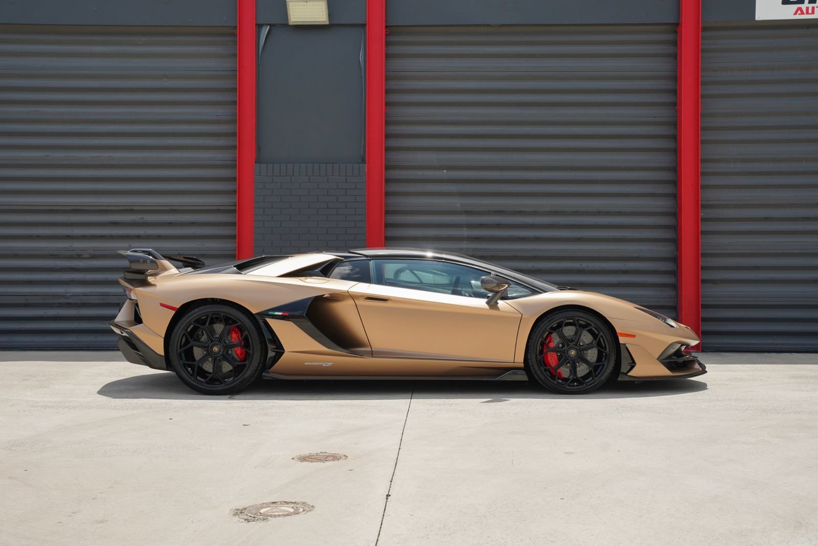 Used 2020 Lamborghini Aventador SVJ AWD/4WD image 12