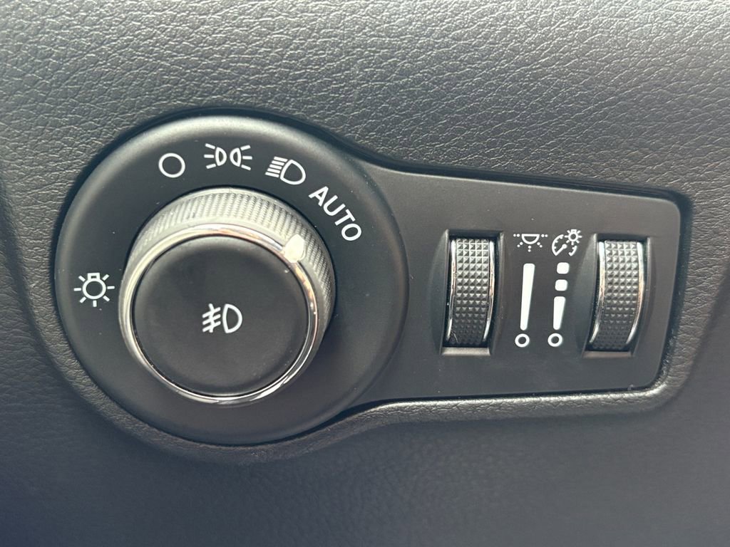 Used 2024 Jeep Compass Limited image 3