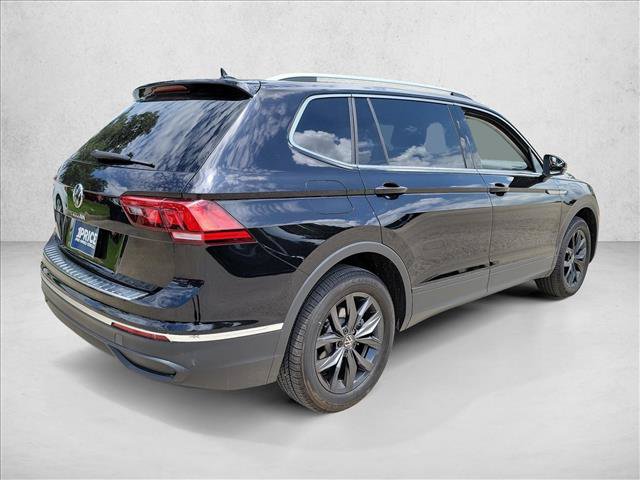 Used 2024 Volkswagen Tiguan SE w/ Panoramic Sunroof Package FWD image 5