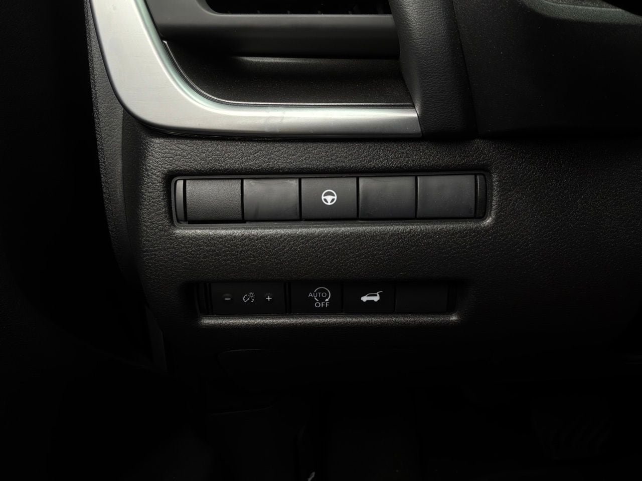 Used 2025 Nissan Rogue SV FWD image 22