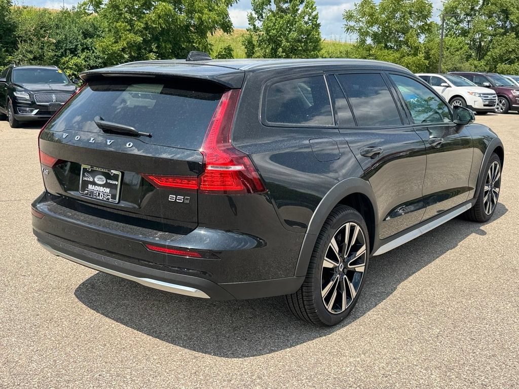 New 2026 Volvo V60 B5 Cross Country Ultra w/ Climate Package AWD/4WD image 4