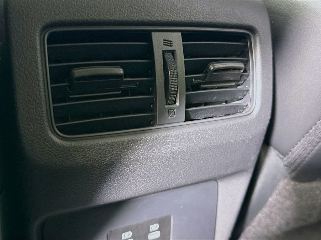 Used 2024 Nissan Rogue SL FWD image 28
