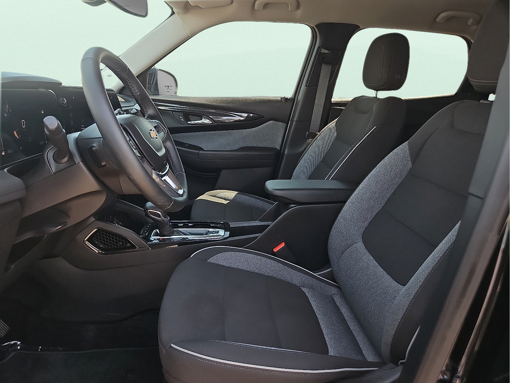 Used 2025 Chevrolet TrailBlazer LT w/ Convenience Package FWD image 13