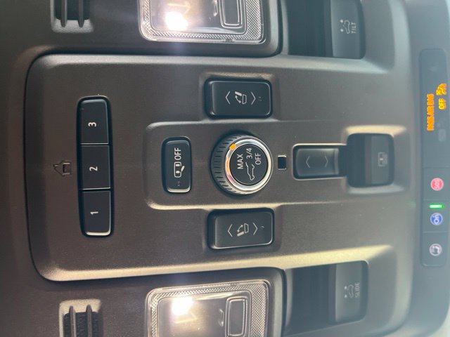 Used 2023 GMC Yukon SLT w/ SLT Premium Package AWD/4WD image 18
