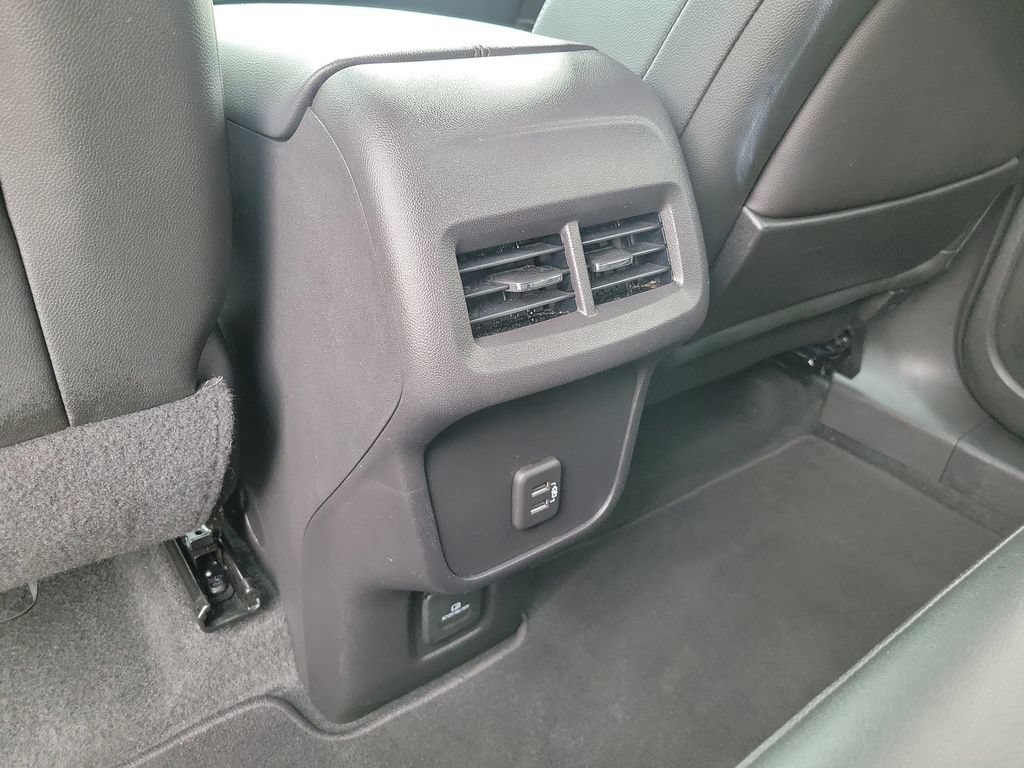Used 2024 GMC Terrain SLT AWD/4WD image 15