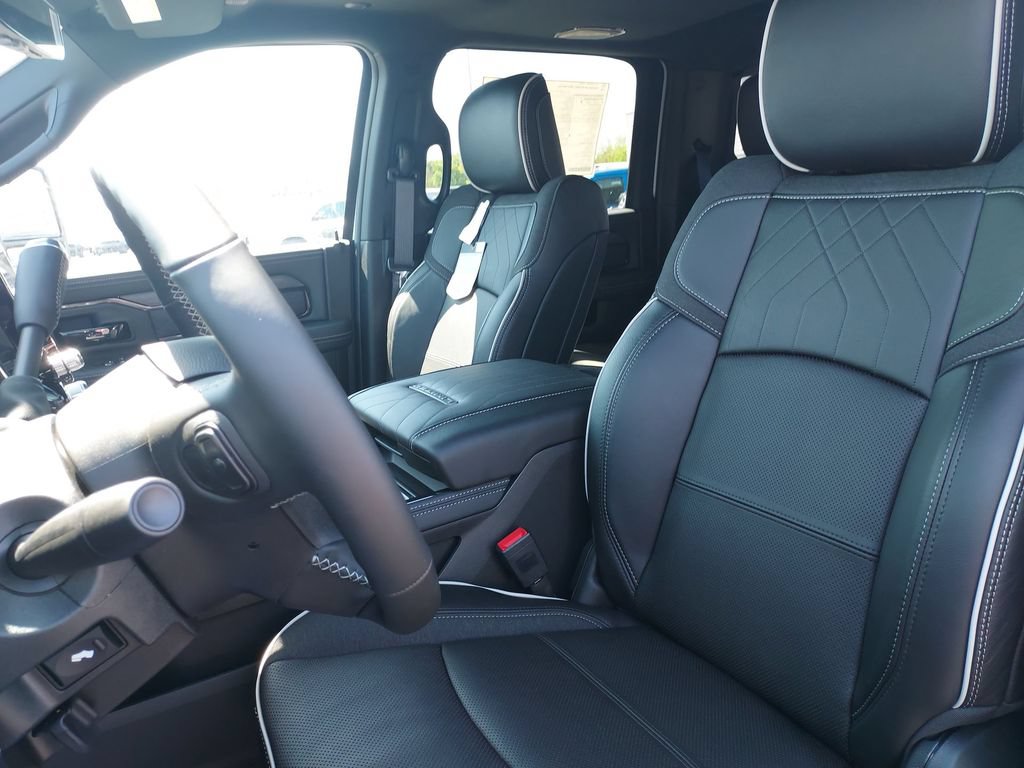 New 2026 RAM 2500 Limited AWD/4WD image 17